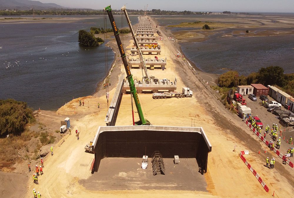 Montaje primera viga Puente Industrial