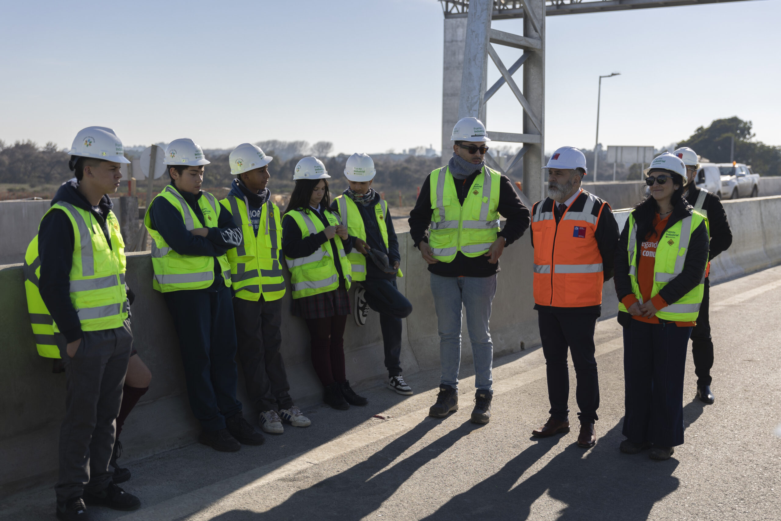 Puente Industrial abre sus puertas a estudiantes de Hualpén y San Pedro de la Paz en nueva jornada de voluntariado con foco ambiental y educativo